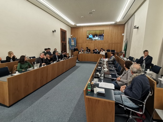 A Cernusco sul Naviglio il Consiglio comunale vota… contro la Giunta