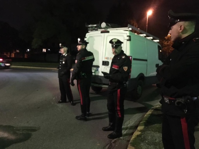 Furgone rubato, sperona la Polizia Locale e viene bloccato a Carugate