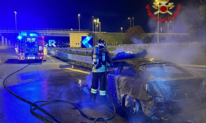 Autostrada A4: auto in fiamme, incendio domato dai Vigili del fuoco