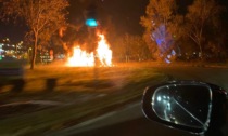Autobus di linea prende fuoco a Linate, paura sulla Rivoltana