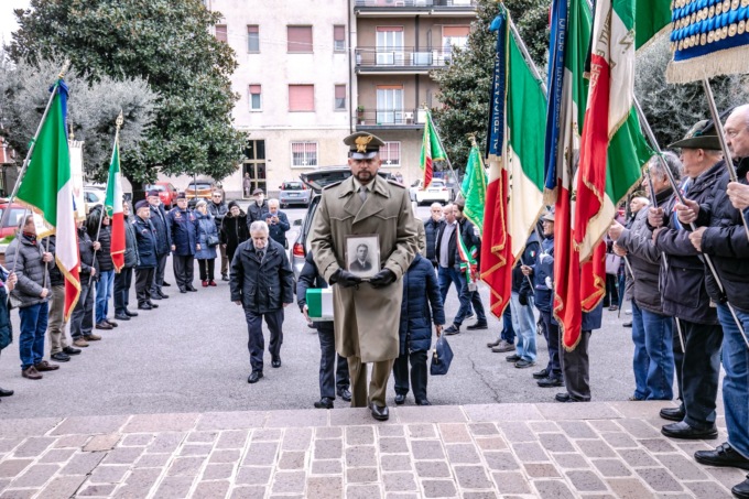 Bellinzago Lombardo, il soldato Pietro Mapelli è tornato a casa: le foto della cerimonia