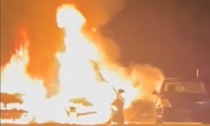 Tre auto incendiate a Truccazzano nella notte
