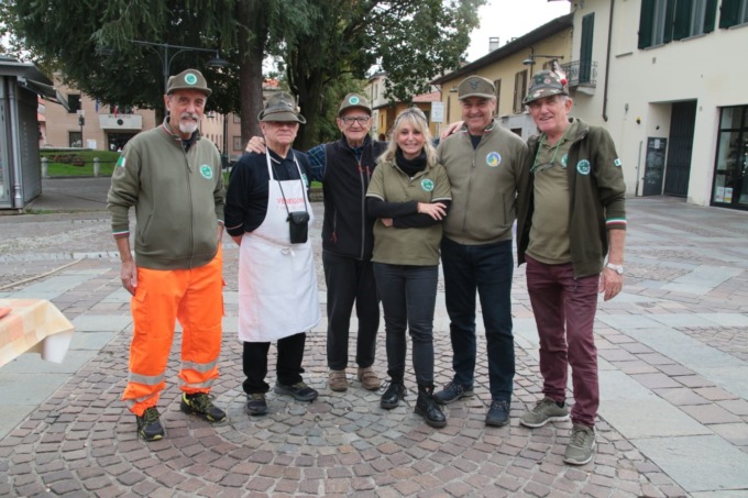 Quintali di castagne e chili di trippa: un successo la festa degli Alpini a Melzo