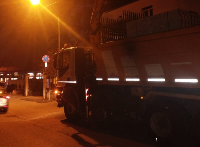 Cantiere abusivo a Brugherio intralcia la circolazione, scatta la maxi multa