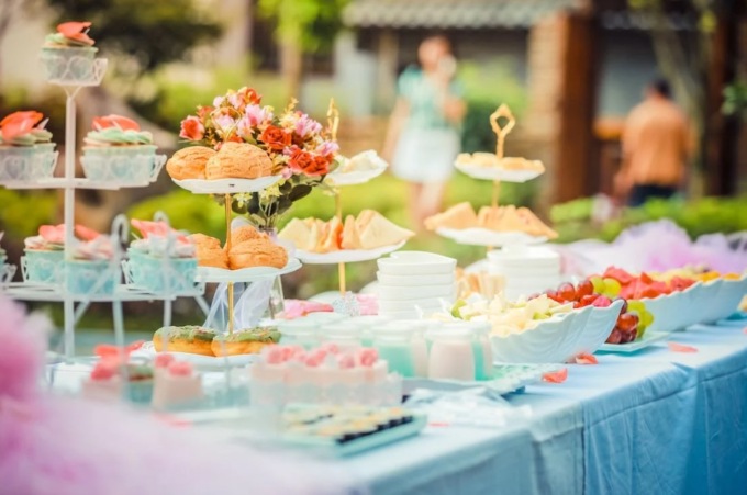 Organizzare un evento perfetto: il binomio catering e noleggio a Milano