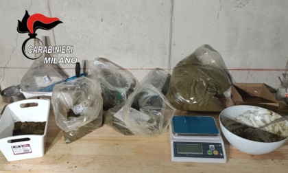 Nel box nascondeva 135 chili di droga e il materiale per il confezionamento: arrestato un 41enne a Masate