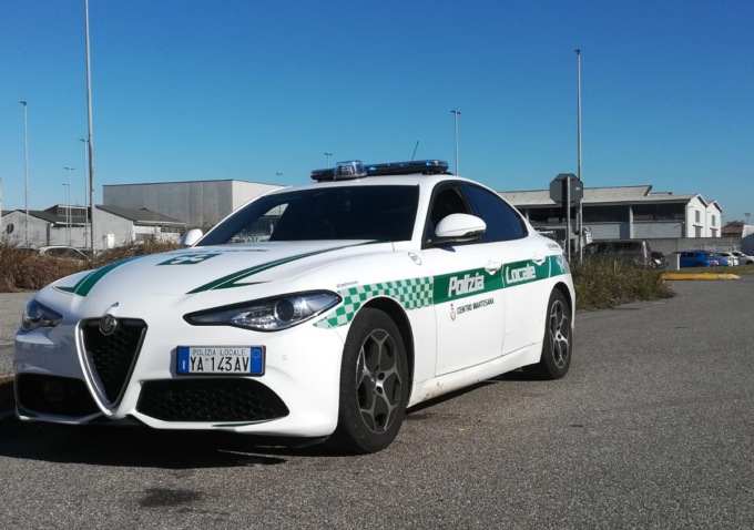 Controllo dei vigili in una pizzeria da asporto: imposta la chiusura di un magazzino