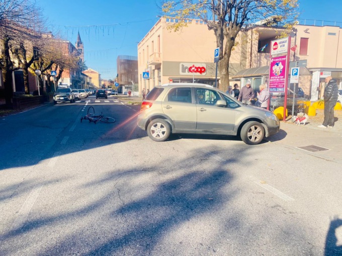 Trezzo: investito da un’auto, ferito ciclista 86enne