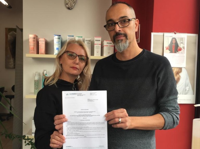 L’aria è gratis, proteggersi dal sole no: il Comune che fa pagare la tassa sull’ombra