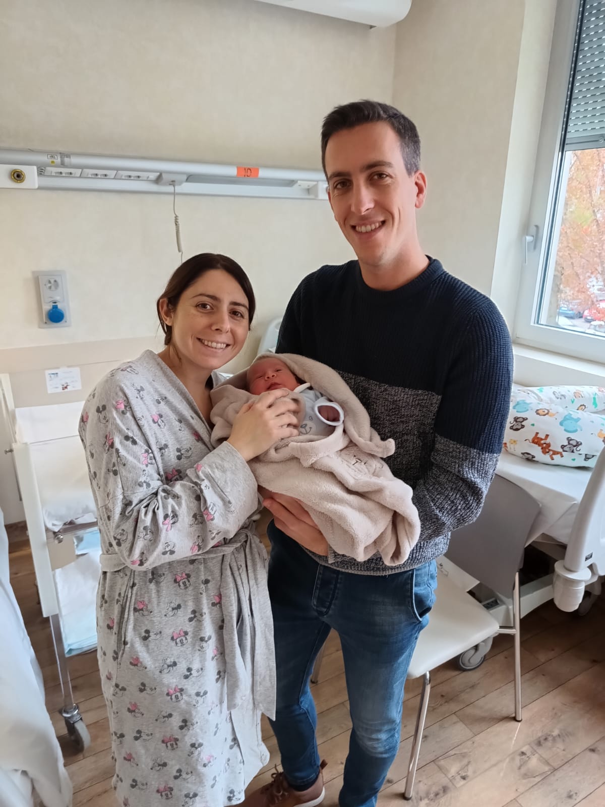 62421234_mamma eleonora e papà michael con mattia nato il 2 dicembre 2023 alle 18