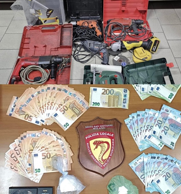 Furti sulle auto in sosta, beccati due ladri
