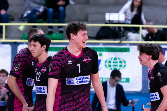 Serie A3 volley, i Diavoli Rosa volano a Sarroch. Capitan Meschiari: “Siamo in cerca di continuità”