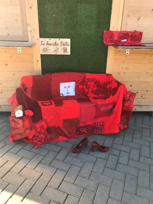 Settala, vandalizzata la panchina rossa contro la violenza sulle donne