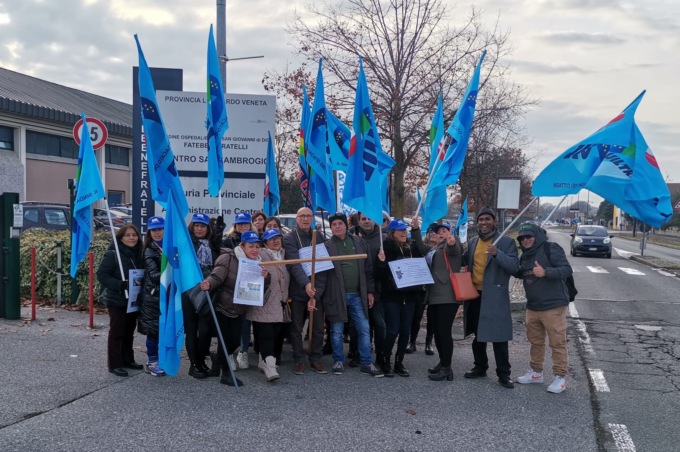 Protesta dei lavoratori del Fatebenefratelli di Cernusco sul Naviglio