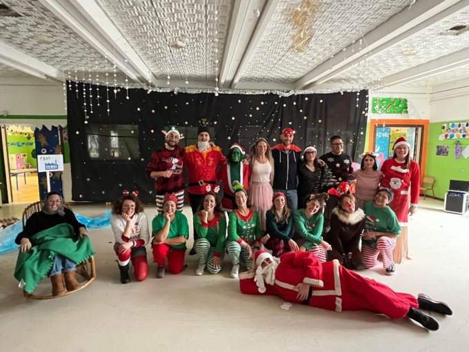 Alla recita di Natale di Cassina de’ Pecchi sul palco sono saliti i genitori