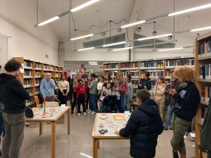Omaggio ad Alberto, in mostra i lavori artistici di Alberto Bolzoni in biblioteca a Cernusco