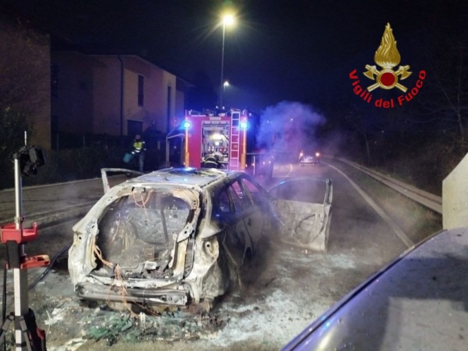 Inseguimento tra Carabinieri e ladri per 50 chilometri, poi l’incidente e l’incendio