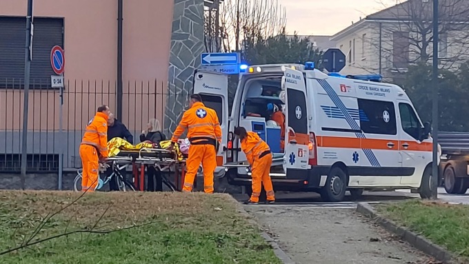 Ragazzina investita sulle strisce pedonali a Cernusco sul Naviglio, arrivano i soccorsi