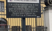 L’Amministrazione di Brugherio saluta i nuovi nati sui tabelloni informativi