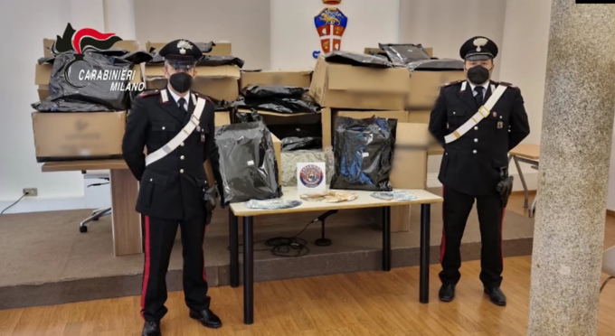 Raffineria di droga in centro a Carugate, in tre patteggiano