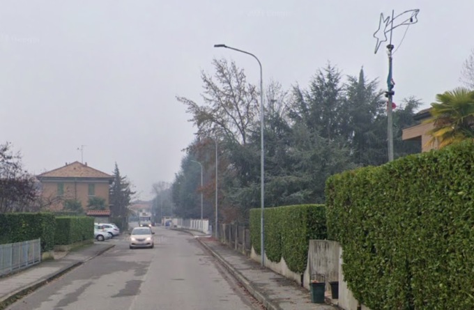Vaprio: prima tentano un furto, poi insultano e lanciano sassi al padrone di casa