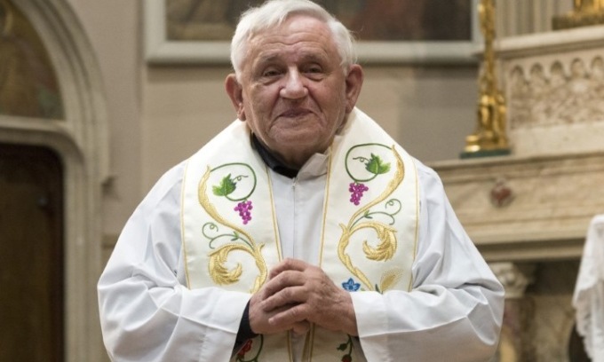 Morto a 93 anni don Lino Magni, ex parroco di Bellinzago: “Grazie di tutto”