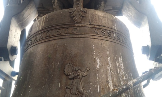 Tentano di rubare una campana in chiesa, il parroco: “Saranno stati juventini”