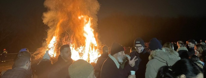 Un bel falò nell’area feste di cassano d’Adda