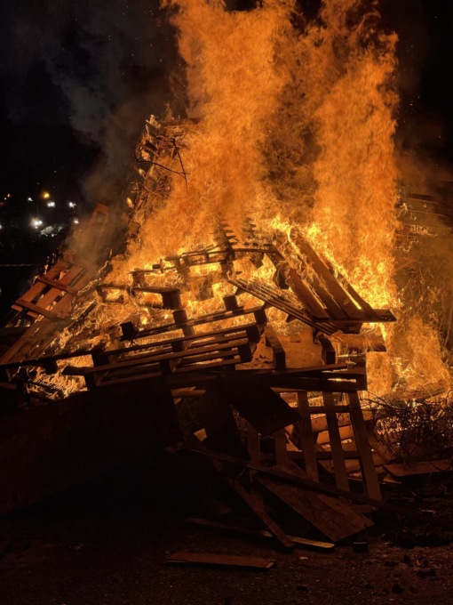 La fiamma del Faló di Sant’Antonio ha riscaldato l’area Fiera