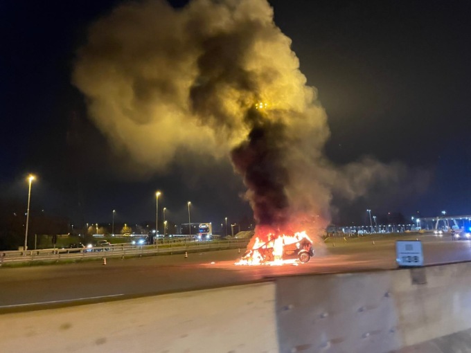 Auto in fiamme alla barriera della Autostrada A4