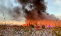 Incendio Cavenago, l'esito degli esami di Arpa: "Emissioni inquinanti a tossicità lieve"