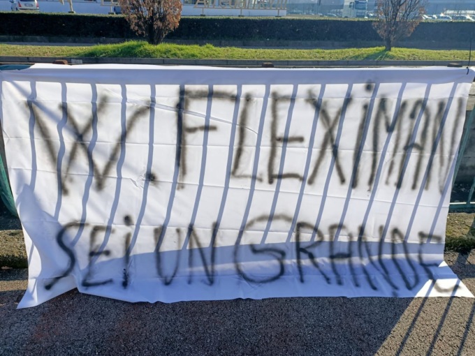 Fleximan, striscione sequestrato a Brugherio: “Sei un grande”