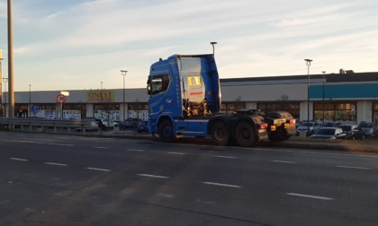 Trezzo incidente lungo la Sp 2, coinvolto un mezzo pesante