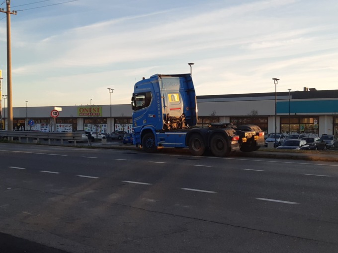 Trezzo incidente lungo la Sp 2, coinvolto un mezzo pesante