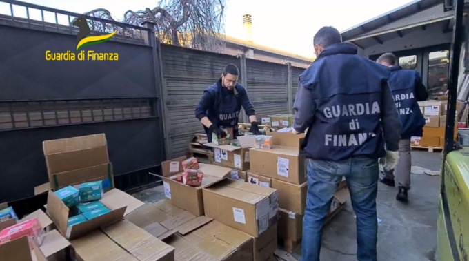 Sigarette elettroniche altamente tossiche, scoperto un magazzino in Brianza: sequestrate 12 tonnellate
