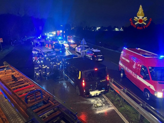 Tremendo schianto frontale sulla Sp13: morto in ospedale il 61enne ferito