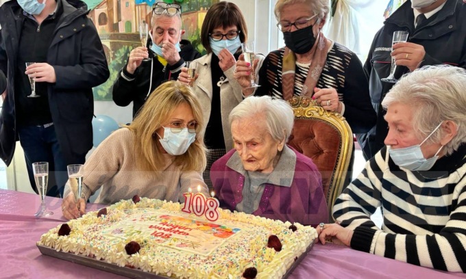 Grande festa per i 108 anni della cassanese nonna Giuditta