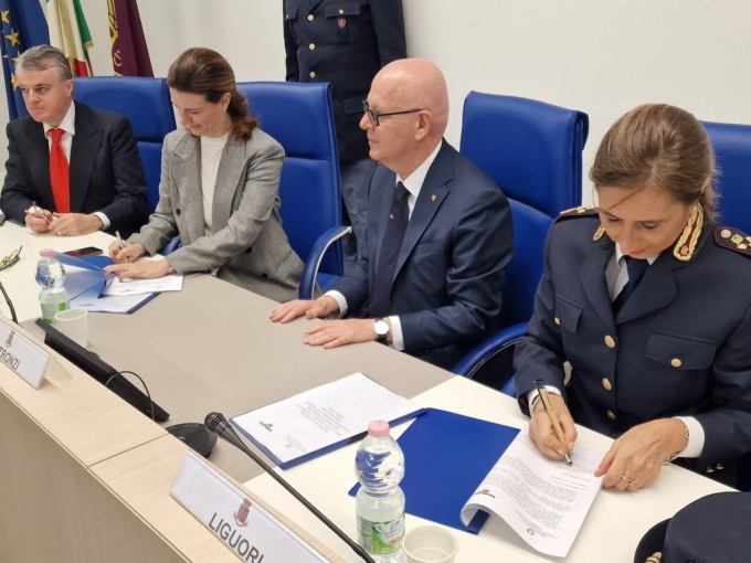 Crimini informatici, sottoscritto un protocollo d’intesa tra Polizia Postale ed Esselunga su prevenzione e contrasto