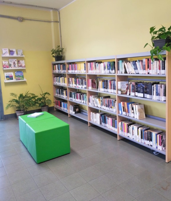 La biblioteca di Bellinzago amplia l’offerta per gli utenti: nuovi scaffali per ospitare più libri