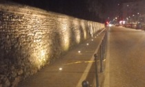 Ripristinati faretti e lanterne lungo le mura del Parco di Villa Fiorita a Brugherio