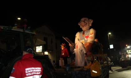 Il Povero Piero di Trezzo brucia ancora: in migliaia per il Carnevale più affascinante dell'Adda