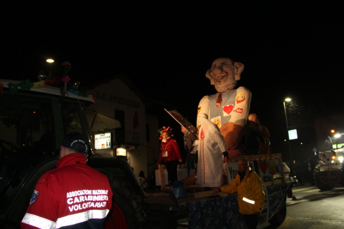 Il Povero Piero di Trezzo brucia ancora: in migliaia per il Carnevale più affascinante dell’Adda