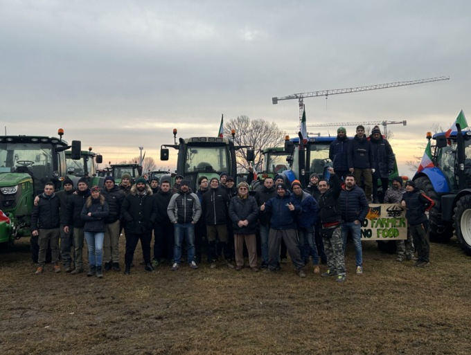 Protesta trattori, video e foto degli agricoltori della Martesana a Melegnano