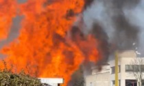 Maxi incendio a Cornate d'Adda, l'impressionante video dei bancali divorati dalle fiamme nella ditta