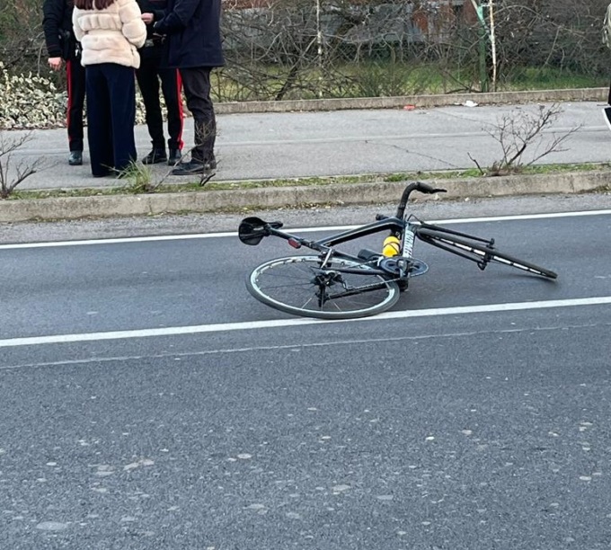 Incidente a Vaprio, ciclista investito da un’auto: ferito un 50enne