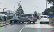 Incidente tra auto a Cernusco sul Naviglio, coinvolto un bambino di 6 anni