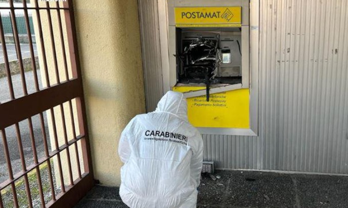 Assalto (con bomba) all’Atm Postamat di Rivolta d’Adda, furto sventato grazie all’innovativa “ghigliottina”