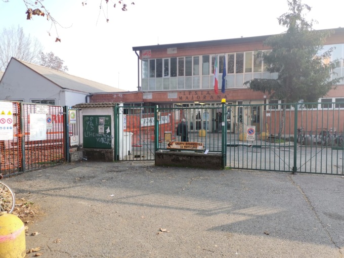 Cantieri, rumori e polvere. Gli studenti dell’Ipsia di Cernusco sul Naviglio non entrano a scuola