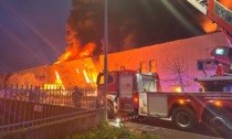 Incendio a Truccazzano, le indicazioni di Arpa: "Tenere chiuse le finestre e non consumare verdura dell'orto"
