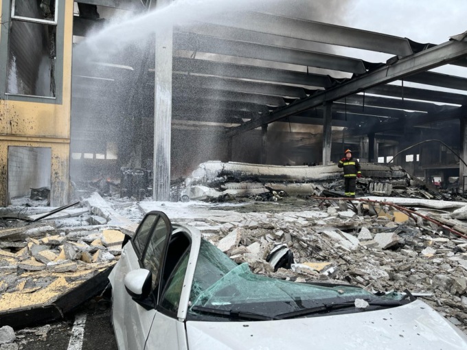 Incendio di Truccazzano, rogo non ancora del tutto spento